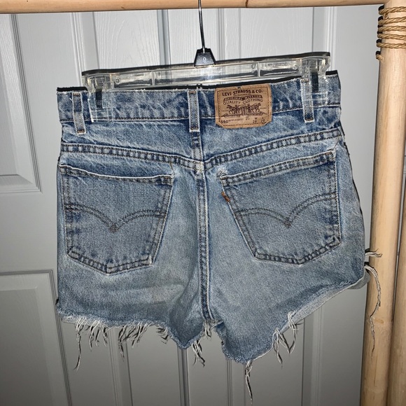 Levi’s High Waisted Shorts - Picture 5 of 6